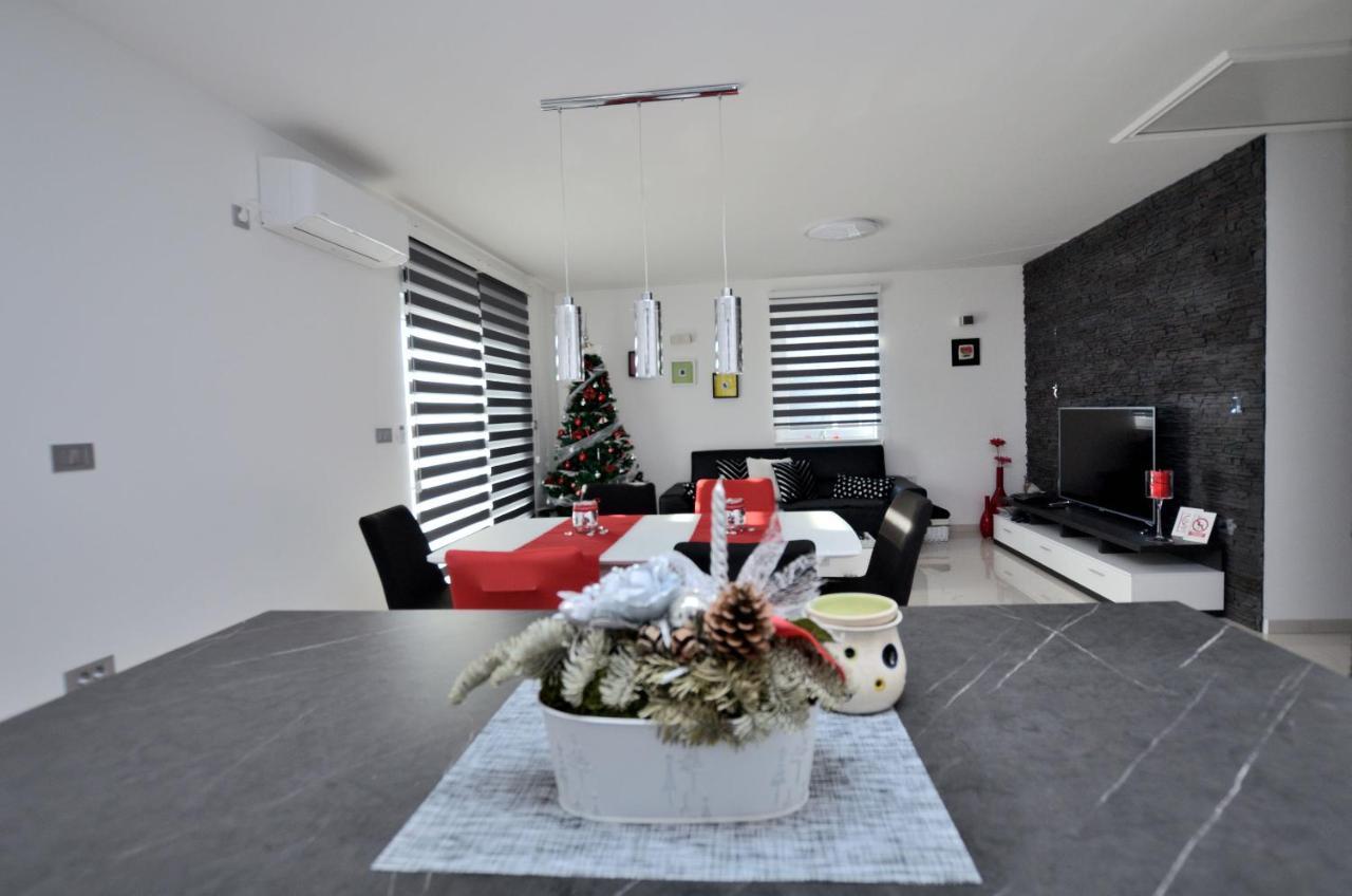 Apartments Golden Hour Jurdani Екстериор снимка