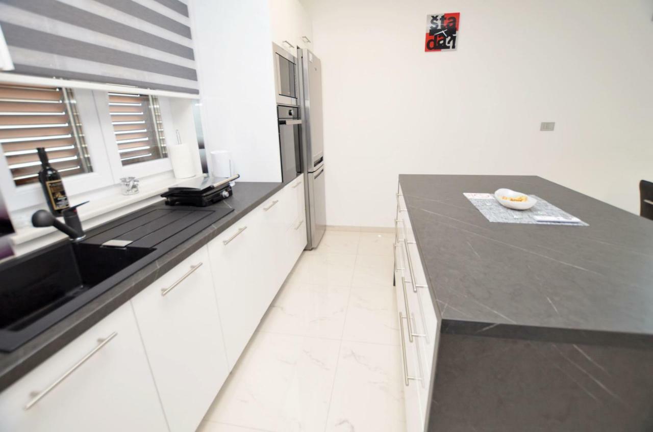 Apartments Golden Hour Jurdani Екстериор снимка