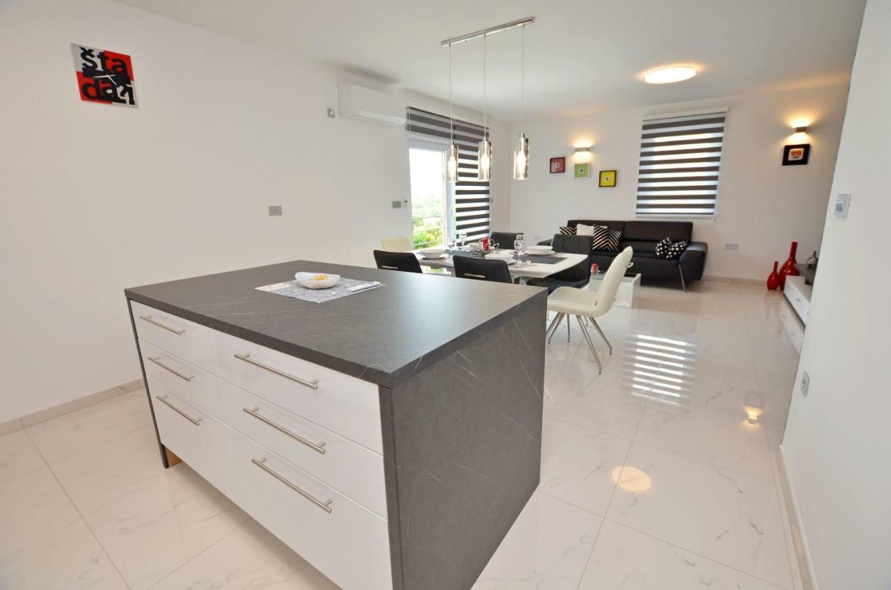 Apartments Golden Hour Jurdani Екстериор снимка