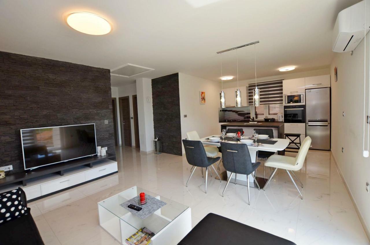 Apartments Golden Hour Jurdani Екстериор снимка